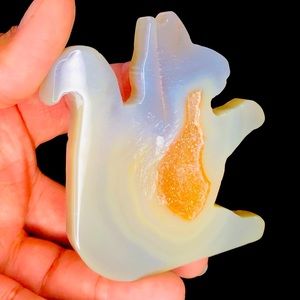 Agate squirrel carving with some druzy